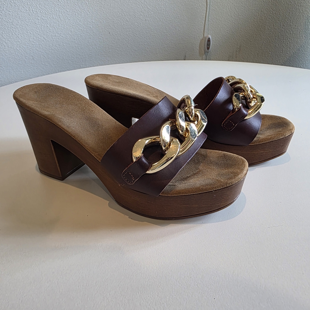 Gianni Bini Brown Platform Sandals with Gold Chain